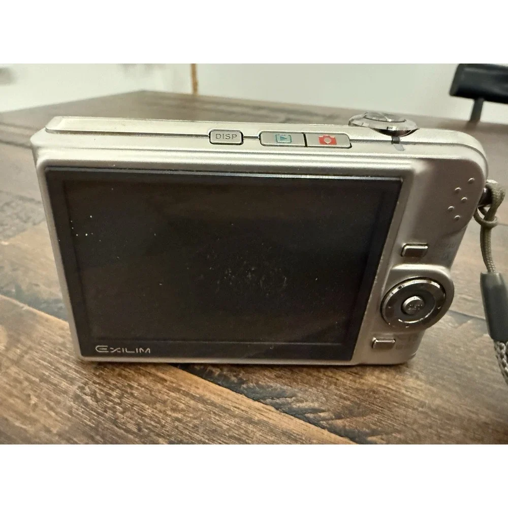 Casio EXILIM EX-Z1000 10.1 MP 3x Optical Digital Camera W/ Batt Card Chrgr READ